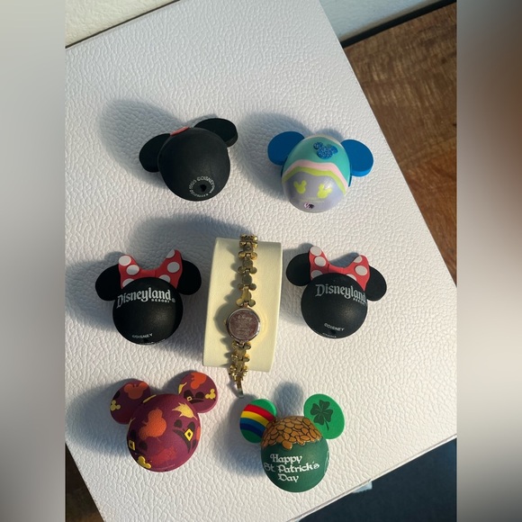 Disney Accessories - Vintage Disney watch ♥️🖤